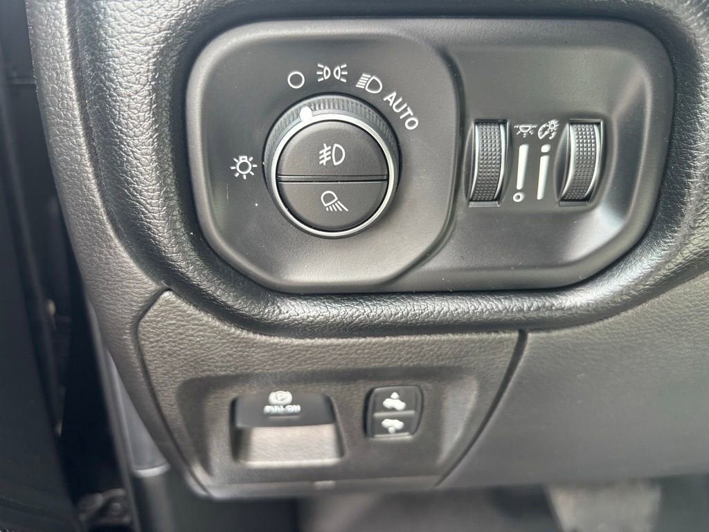 2019 RAM 1500 Big Horn/Lone Star Crew Cab 4x4 5'7" Box