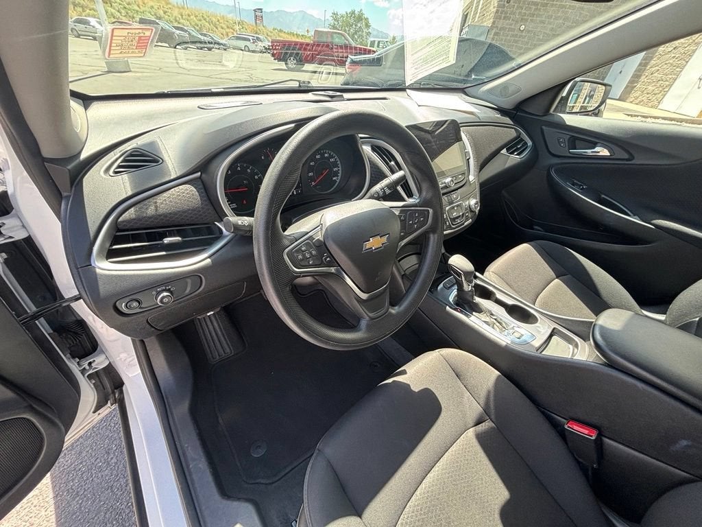 2025 Chevrolet Malibu LS