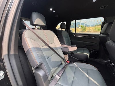 2024 GMC Acadia AT4