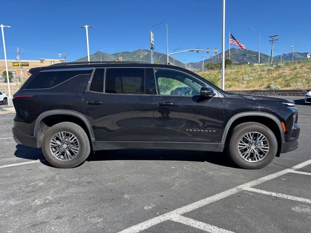 2024 Chevrolet Traverse LT