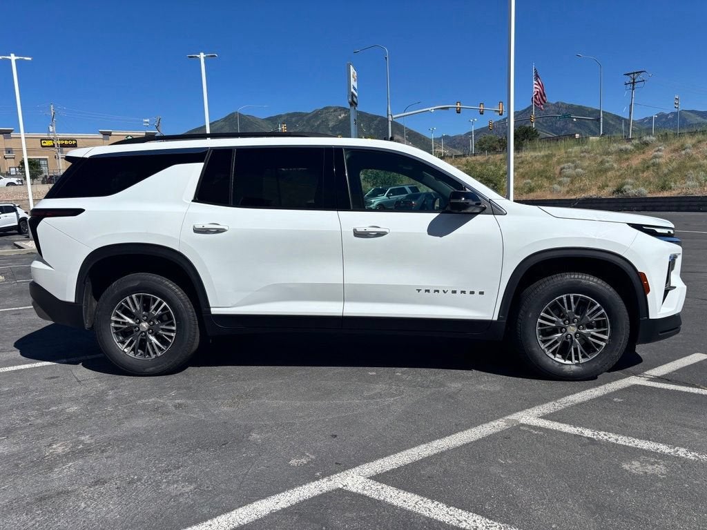 2024 Chevrolet Traverse LT