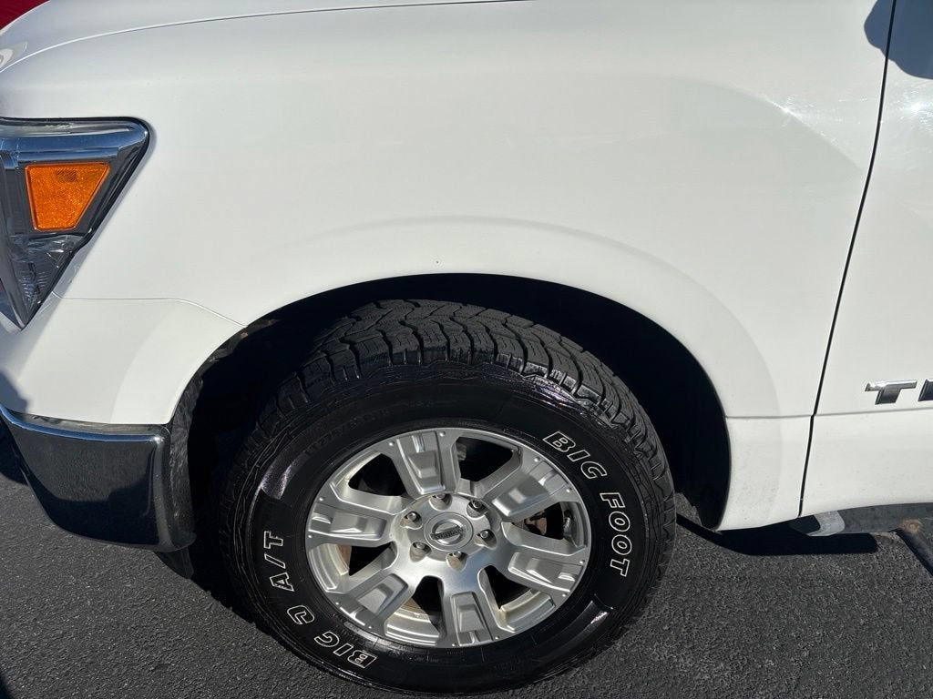 2018 Nissan TITAN SV
