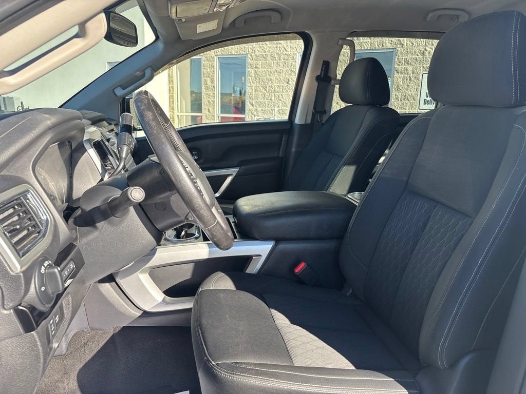 2018 Nissan TITAN SV