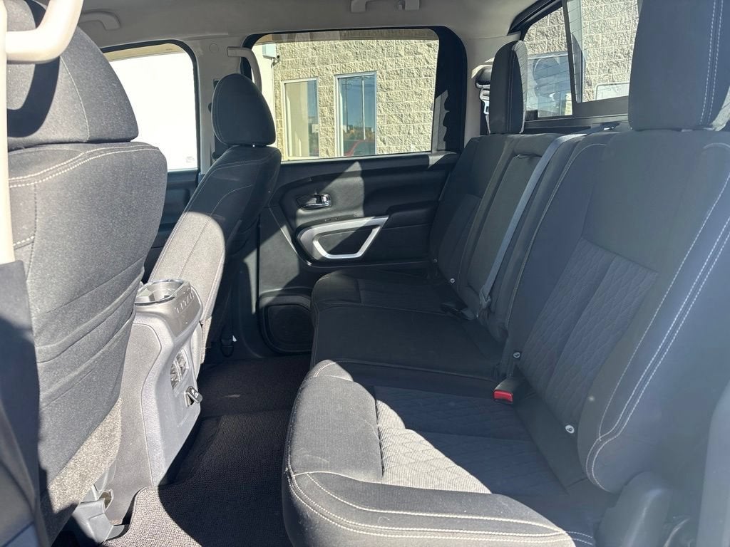 2018 Nissan TITAN SV