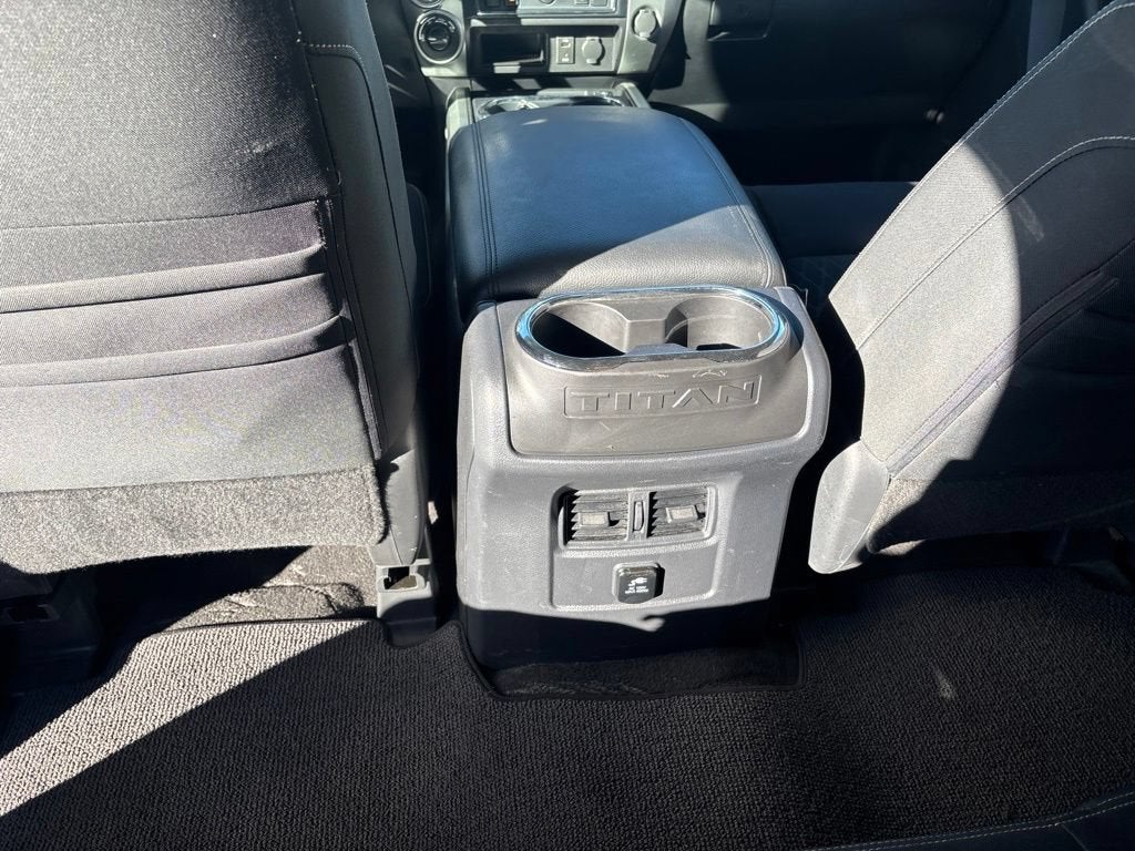 2018 Nissan TITAN SV