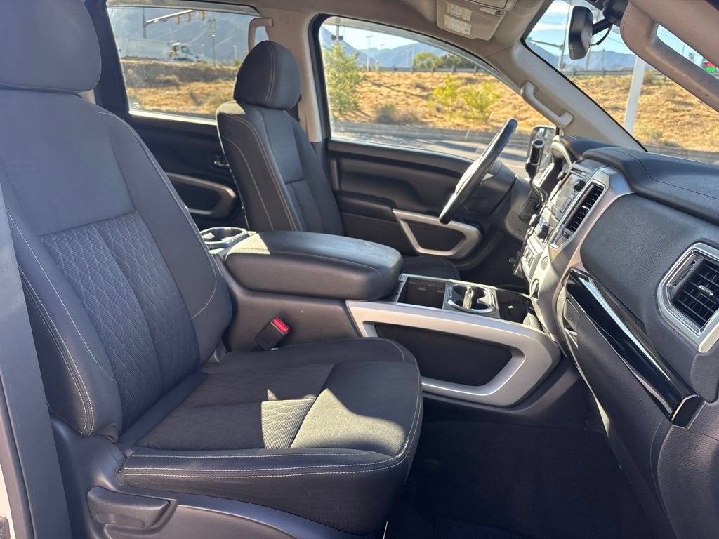 2018 Nissan TITAN SV