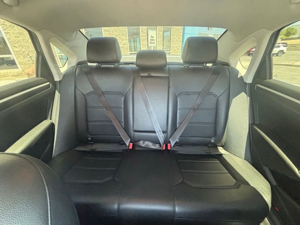 2017 Volkswagen Passat 1.8T R-Line
