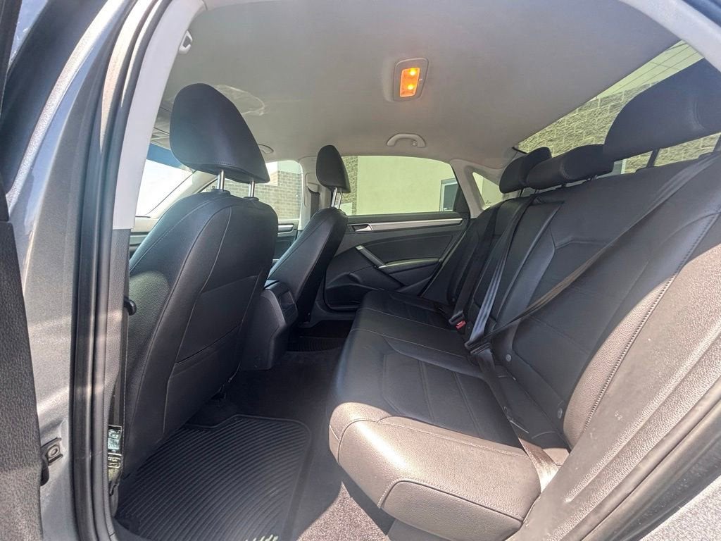2017 Volkswagen Passat 1.8T R-Line
