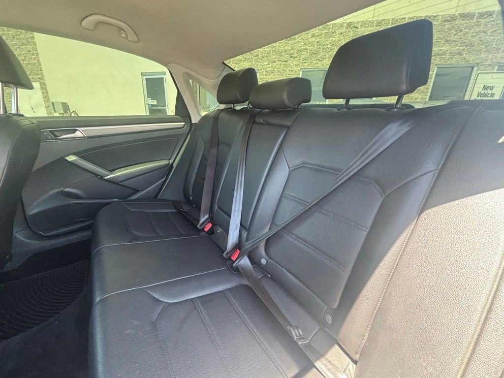 2017 Volkswagen Passat 1.8T R-Line