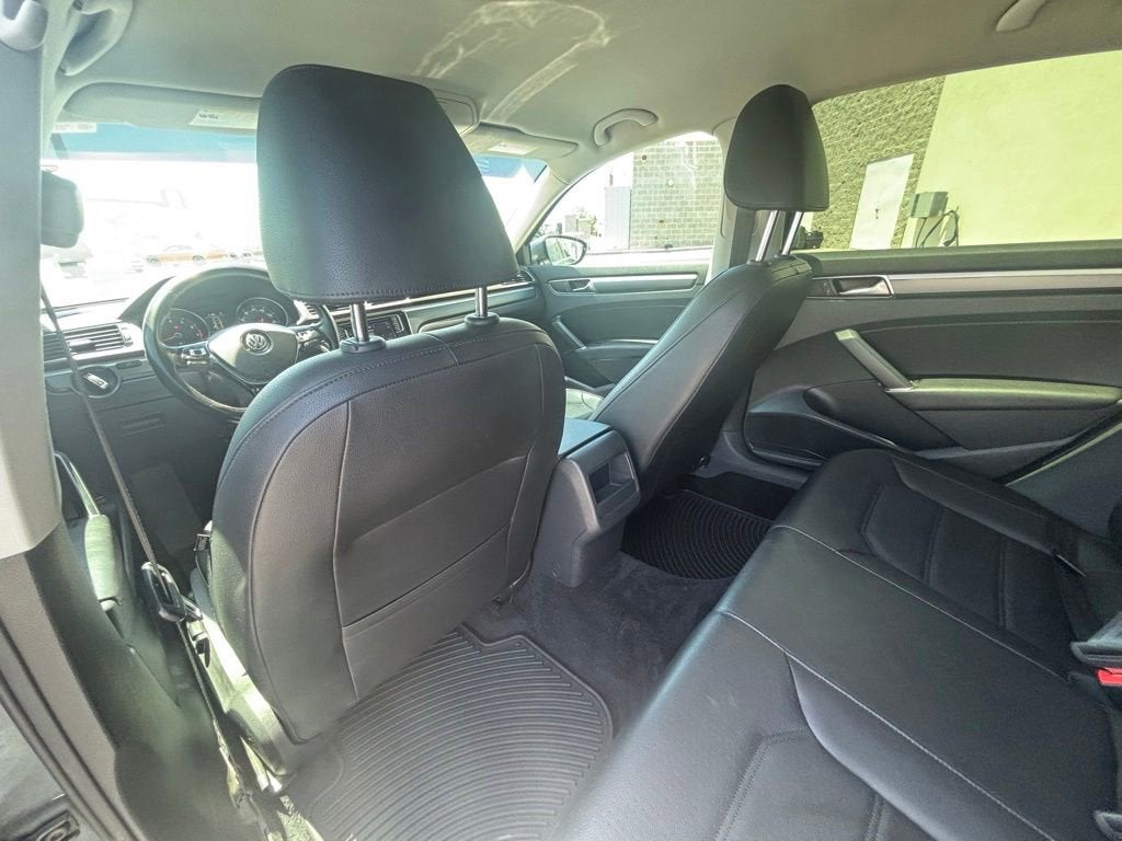 2017 Volkswagen Passat 1.8T R-Line