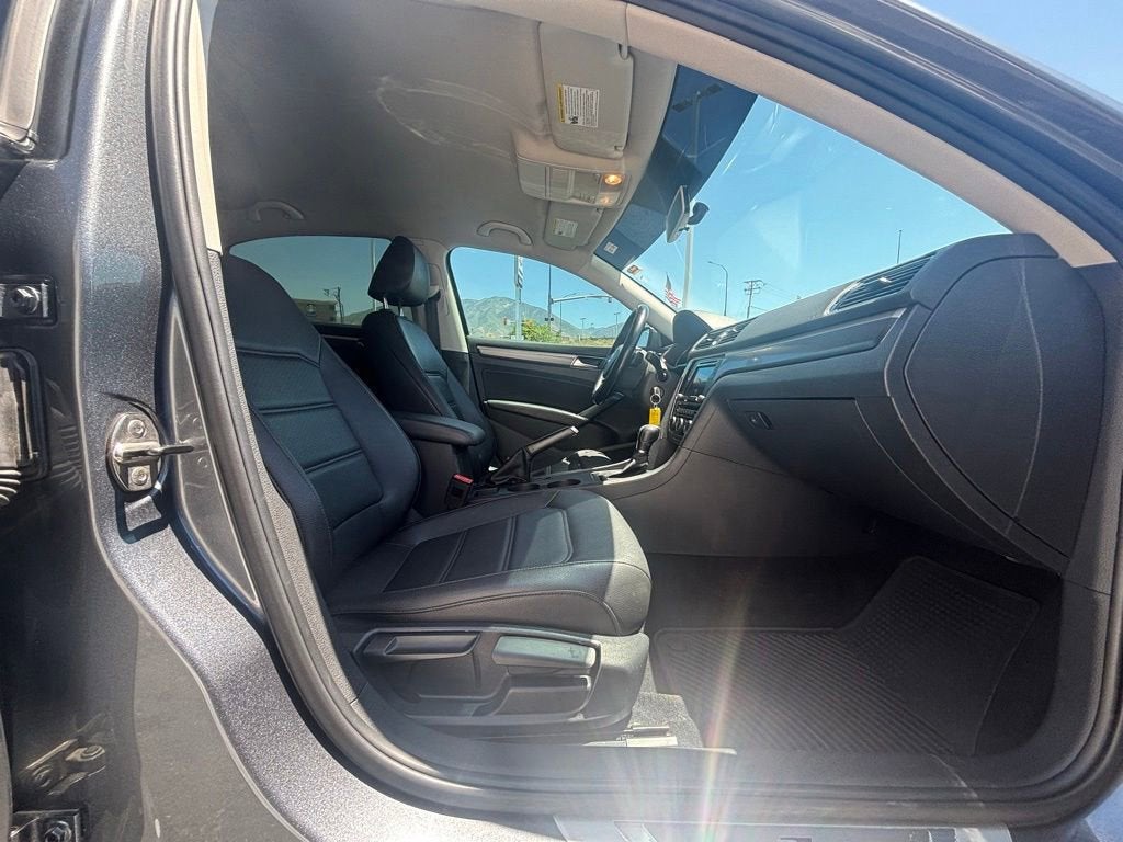 2017 Volkswagen Passat 1.8T R-Line