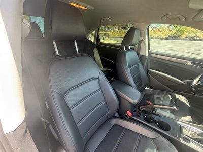 2017 Volkswagen Passat 1.8T R-Line