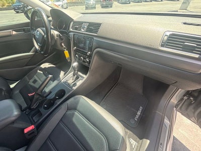2017 Volkswagen Passat 1.8T R-Line