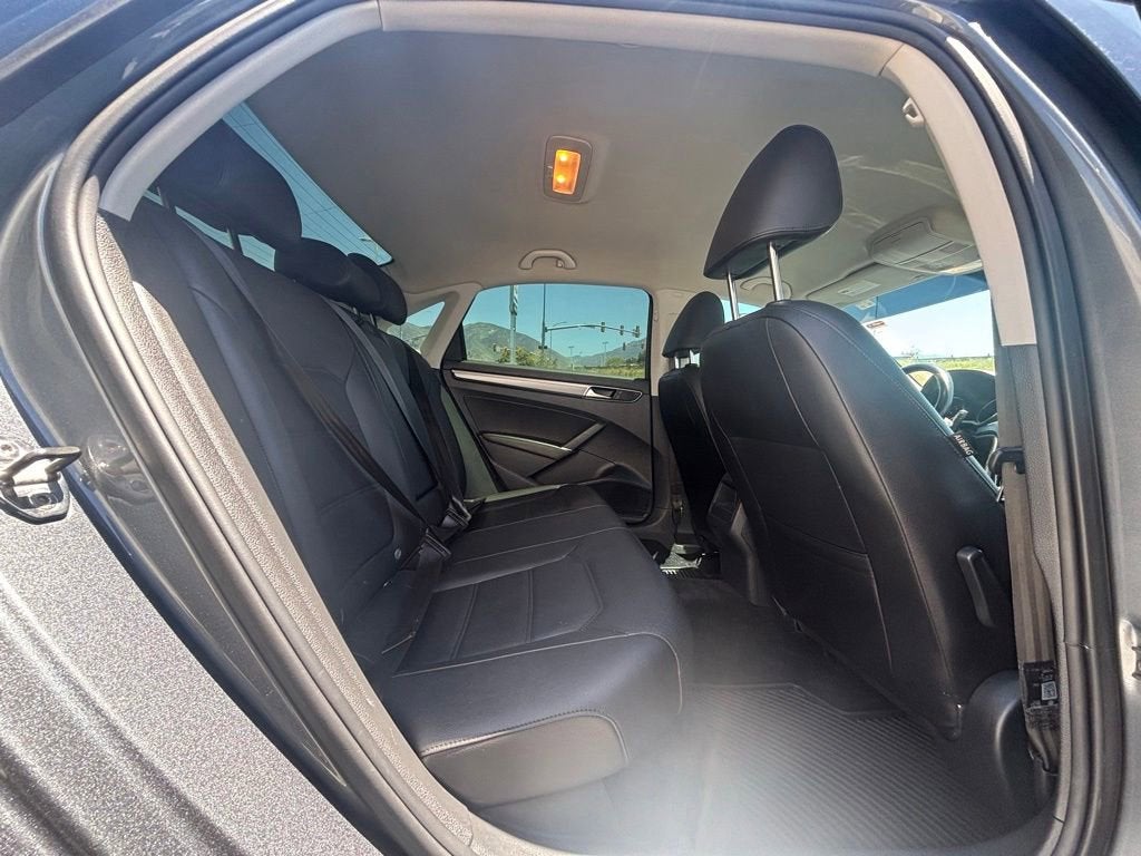 2017 Volkswagen Passat 1.8T R-Line