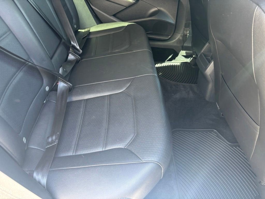 2017 Volkswagen Passat 1.8T R-Line
