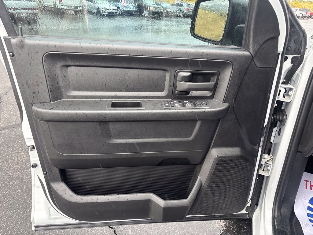 2023 RAM 1500 Classic Tradesman Crew Cab 4x4 5'7" Box