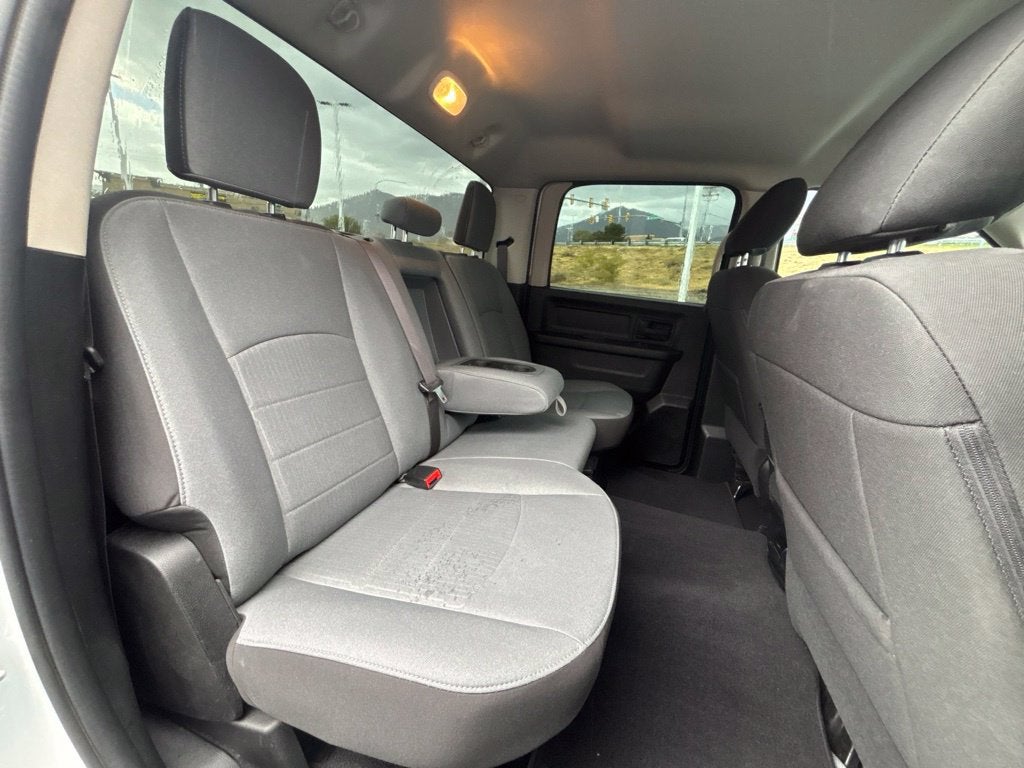 2023 RAM 1500 Classic Tradesman Crew Cab 4x4 5'7" Box