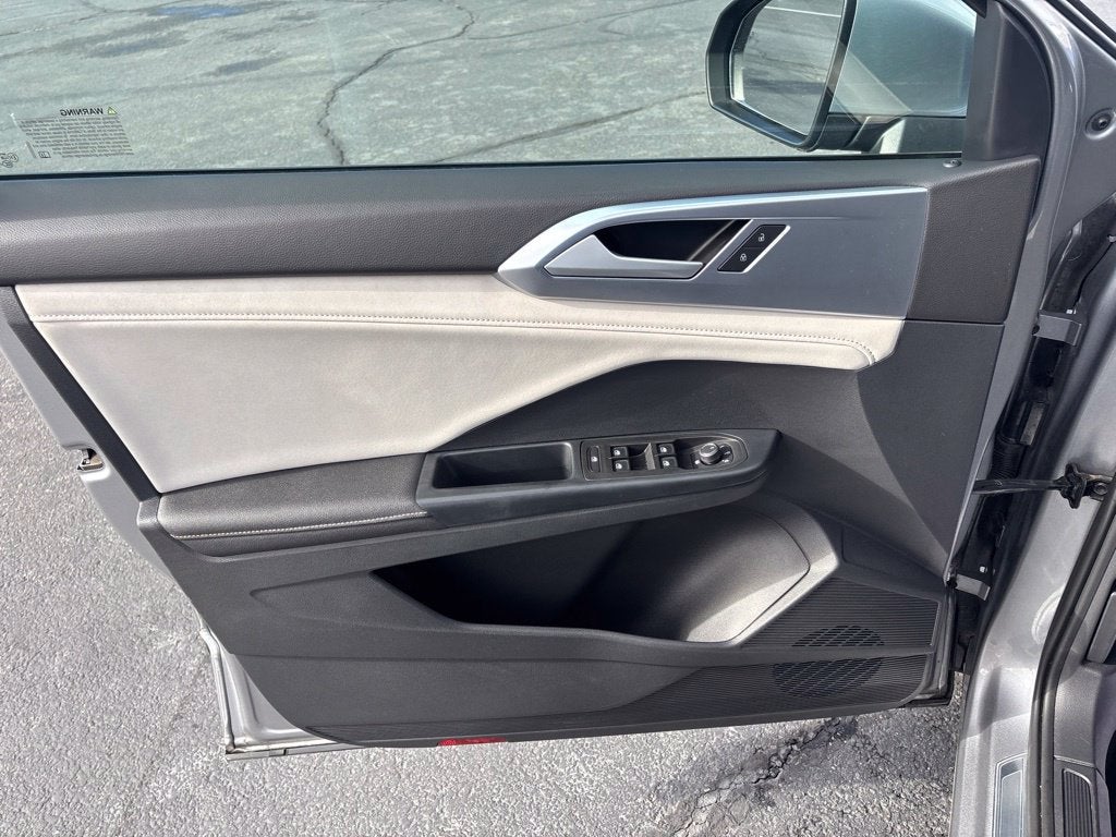2025 Volkswagen Taos SE