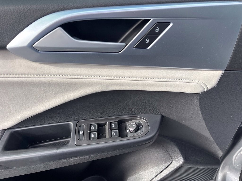 2025 Volkswagen Taos SE