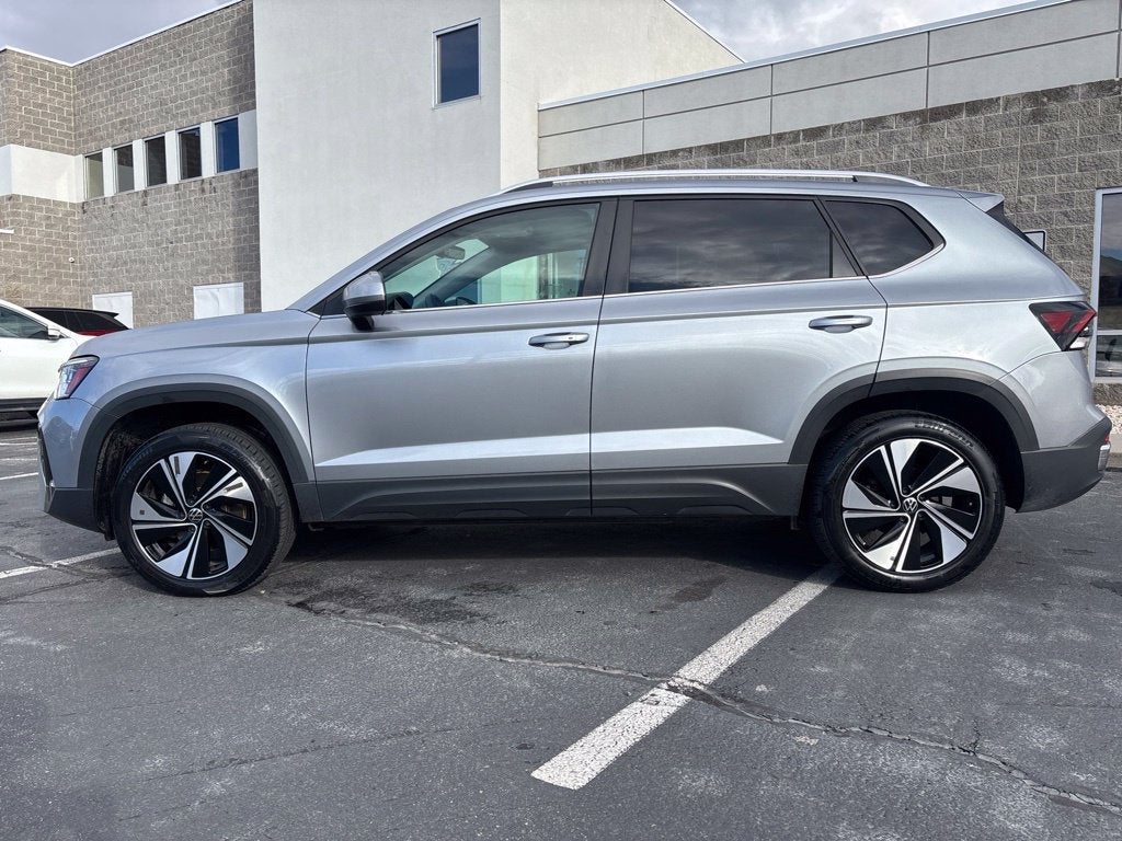2025 Volkswagen Taos SE