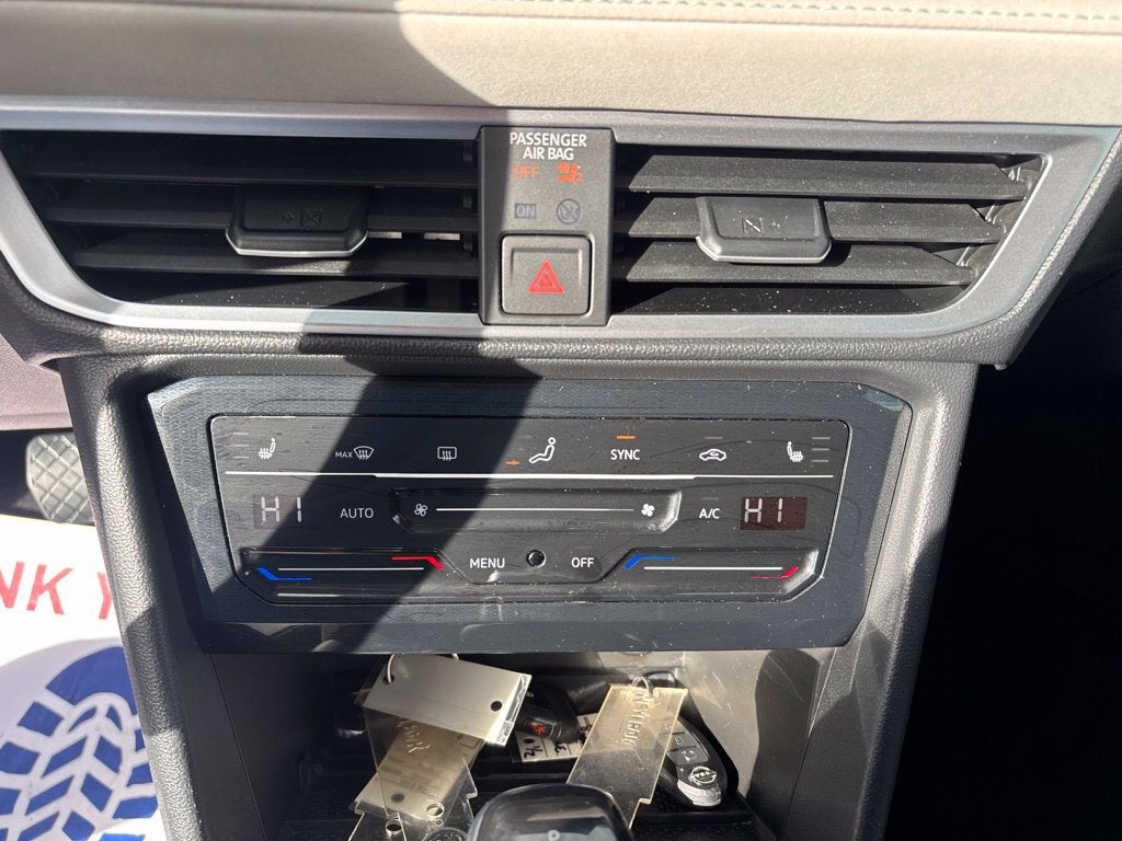 2025 Volkswagen Taos SE