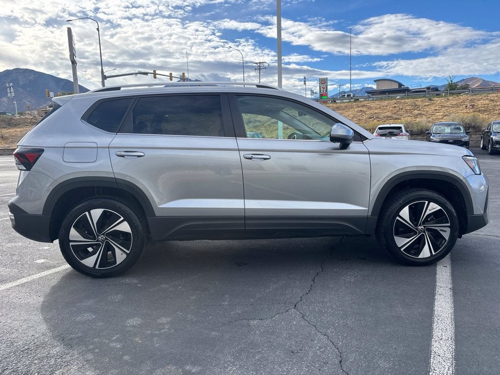 2025 Volkswagen Taos SE