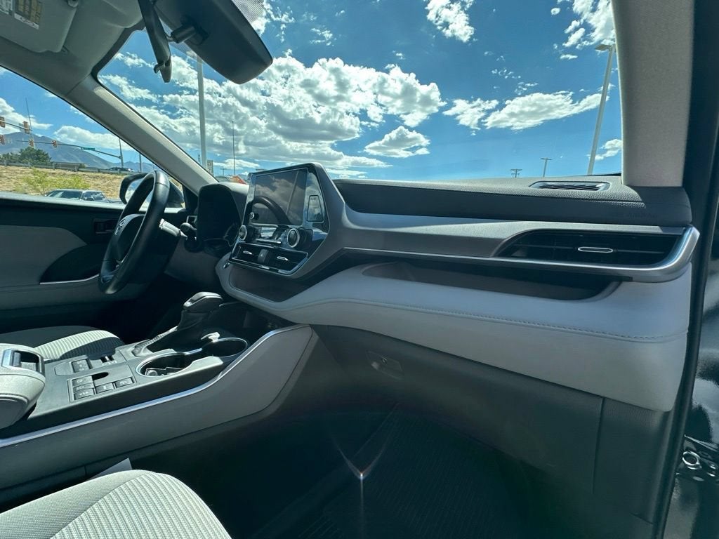 2024 Toyota Highlander LE