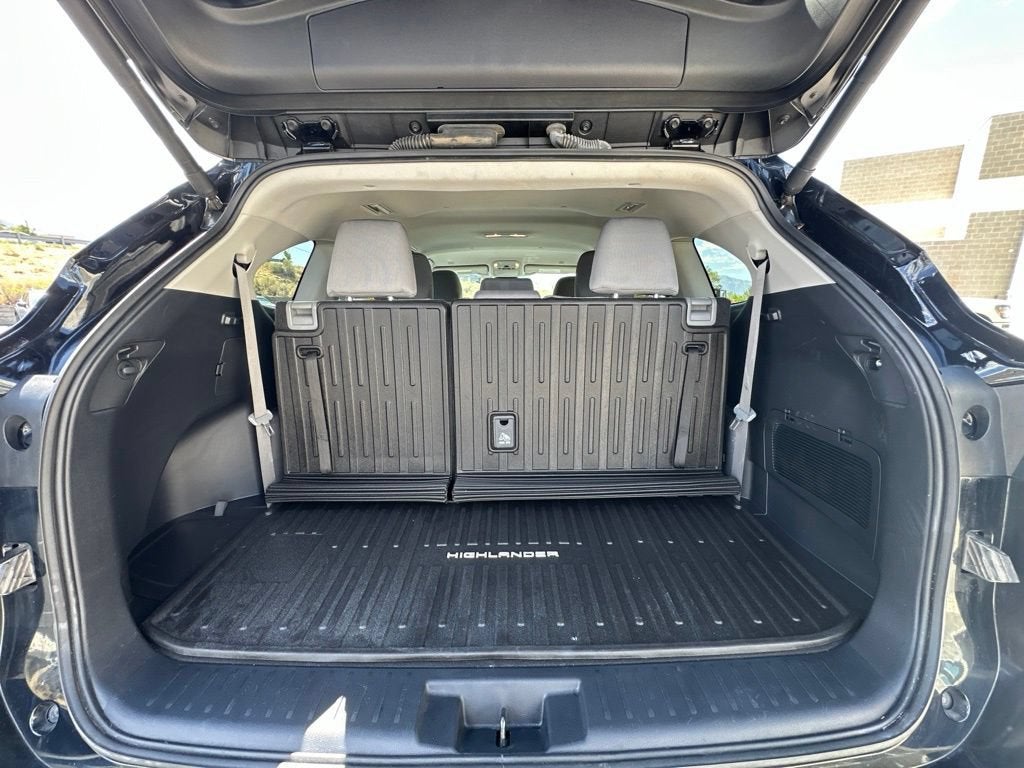 2024 Toyota Highlander LE